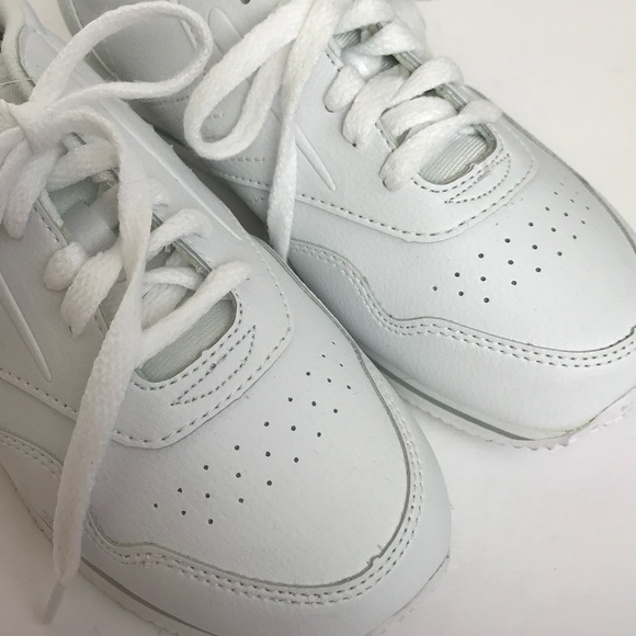 Athletic Works Walking Shoe. NWT Size 6. - Picture 2 of 8